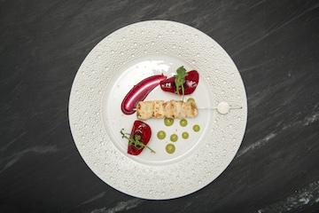 1.料理長候補／調理スタッフ　2.フロアマネージャー候補