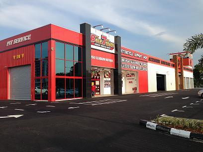 オートバイ用品店店長