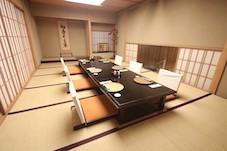 和室も完備しており、日々多数のお客様のご利用がある店です。