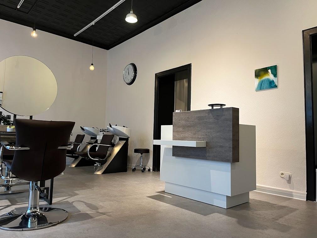 ヘアスタイリスト、ネイリスト、アイリスト、セラピスト