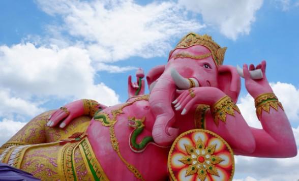 タイの人気観光地　ピンクガネーシャ