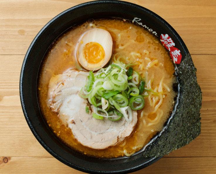 ウェイター、キッチンヘルパー