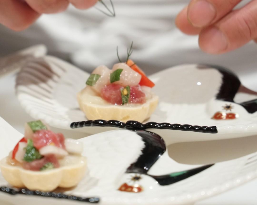 日本から持参した美しい和食器と料理の競演