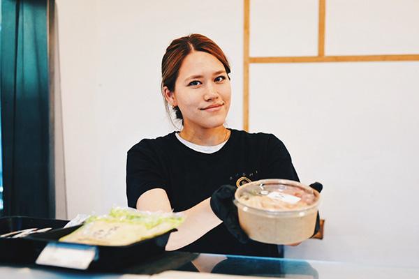 ドイツ語・英語・日本語ができるスタッフが笑顔でおもてなし